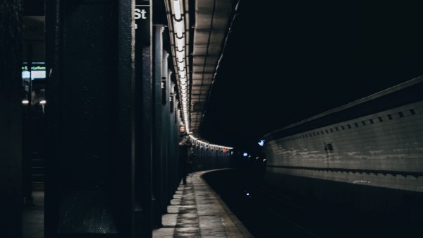 Tunnel Metro Man Wallpaper