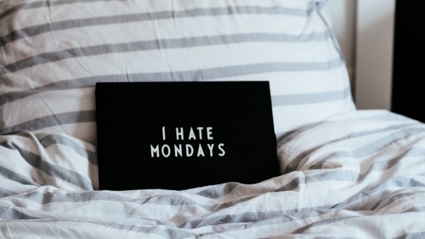 Monday Nameplate Inscription wallpaper