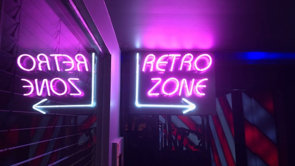 Text Arrow Neon wallpaper
